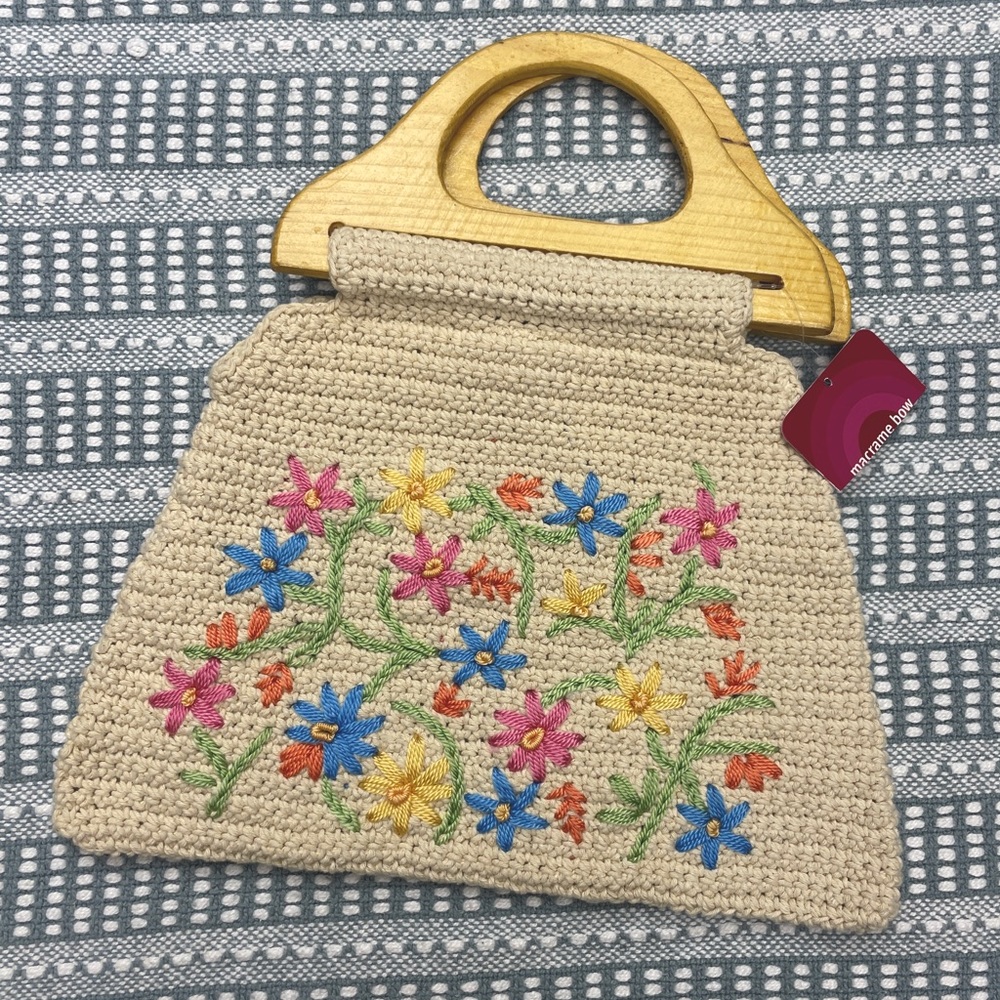 NWT 70s vibes crochet purse with wooden handles